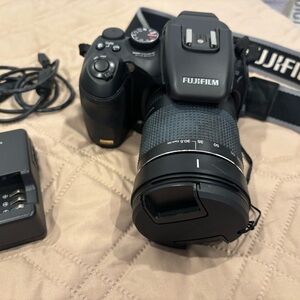 Fujifilm Finepix S200 EXR Digital Camera- Like New!